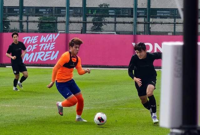 九游体育-泰山全华班出战,1-5韩国球队 4战0胜买乌郎破门 克雷桑归队开练